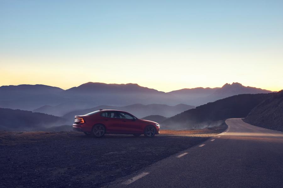  Volvo S60 T6 R-Design 2018 года  (WW) (фото 14 из 63)